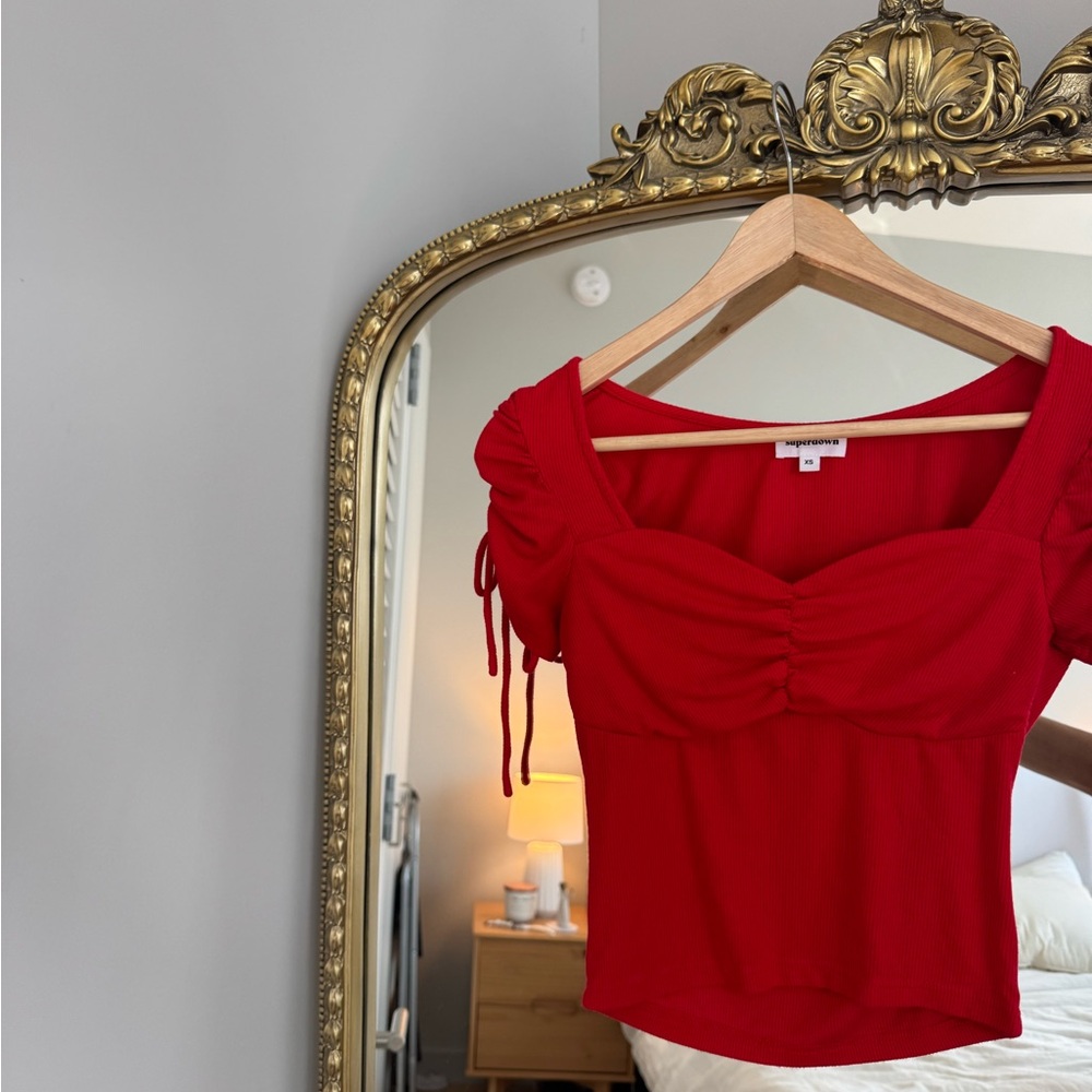 Superdown Red Top
